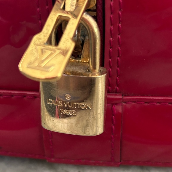 Louis Vuitton Authentic Red Monogram Vernis Leather GM Alma w/Lock Set - Picture 9 of 13